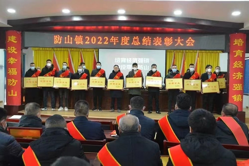 辰宏集團下屬山東涵基建筑有限公司和山東裕鑫重工股份有限公司共同榮獲“2022年十大功勛企業(yè)