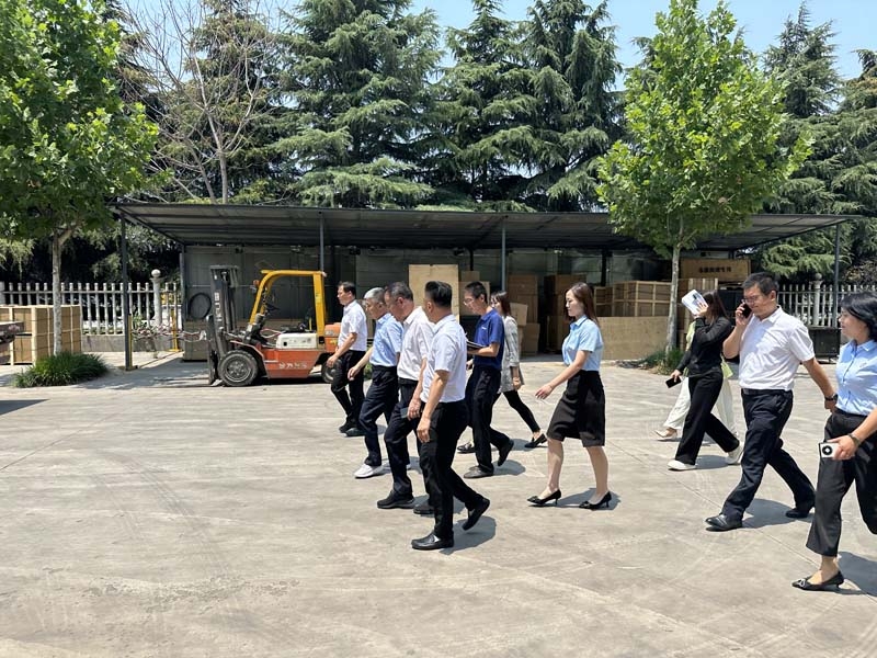 歡迎崔市長、工信局張局長蒞臨辰宏醫(yī)療集團指導工作